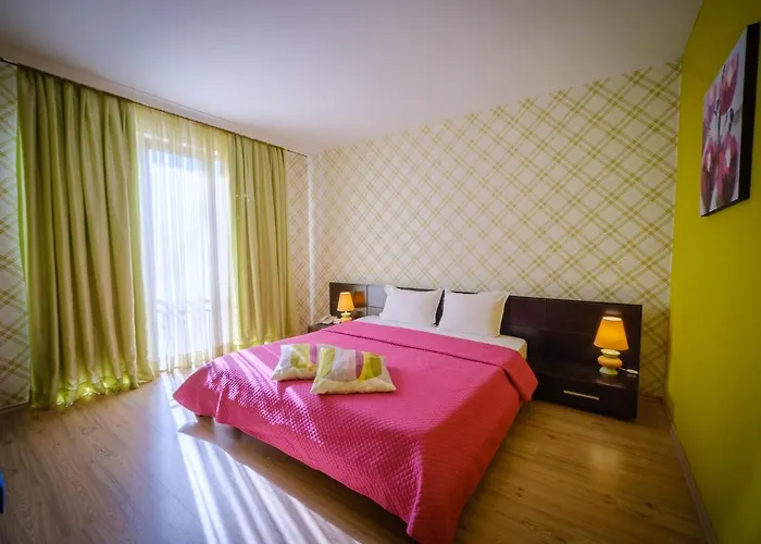 Family Classic 3* וארנה