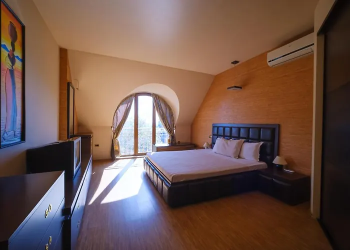 Family Classic 3* וארנה